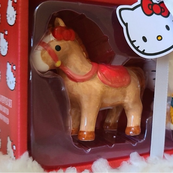 Hello Kitty Salt and Pepper Shakers, Cowgirl and Horse. So Adorable!! NIB - Picture 4 of 7
